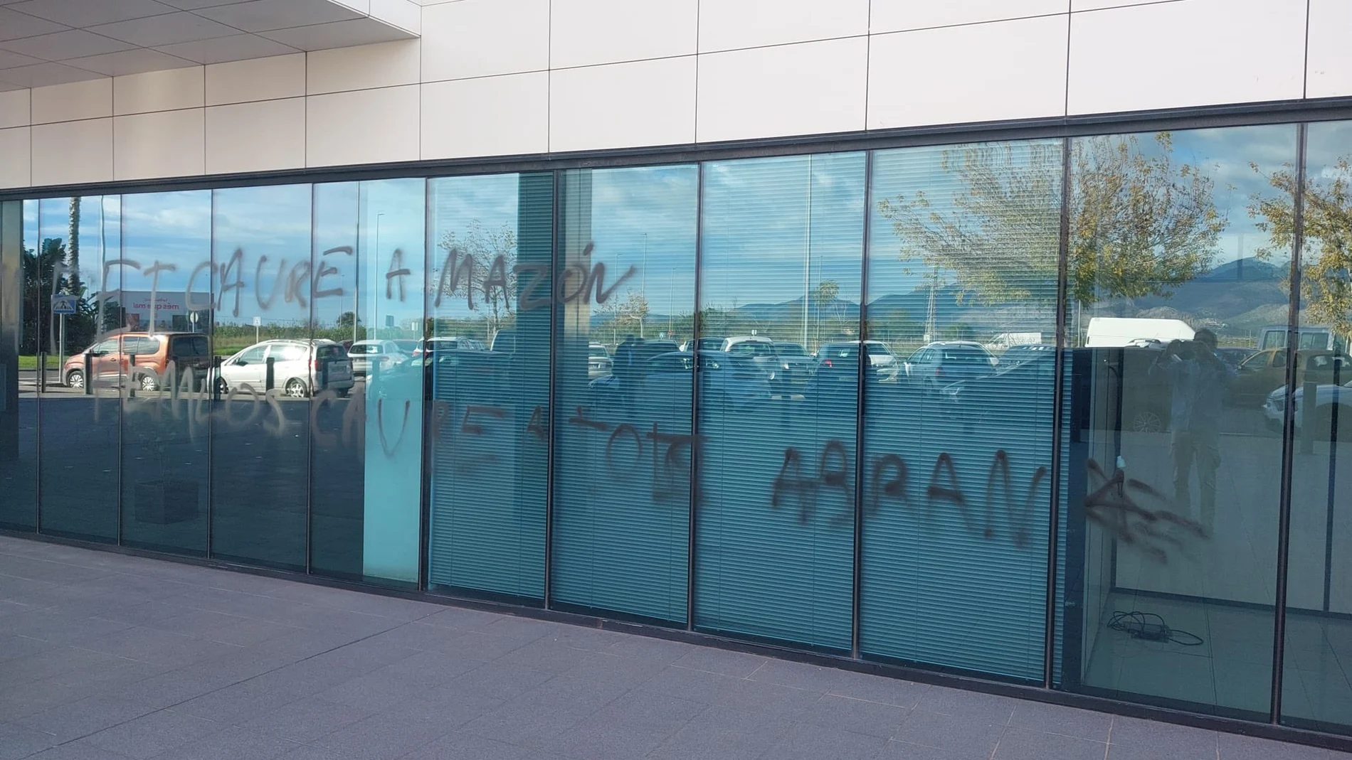 La sede del PP en Castellón amanece con pintadas contra Mazón