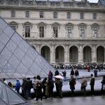 Francia.- El Museo del Louvre de París cierra por precaución una galería por "debilidades estructurales"