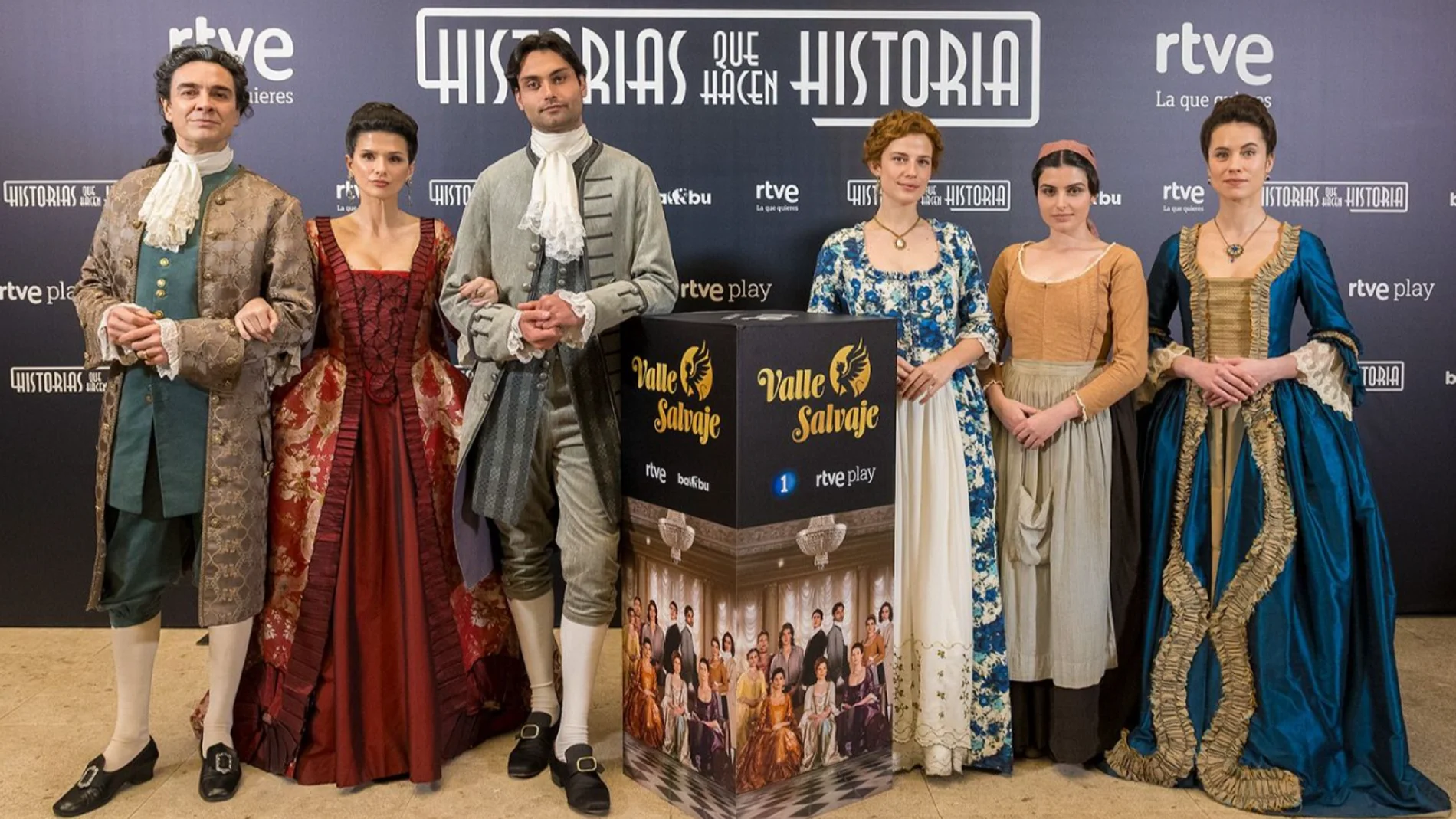 Parte del reparto de 'Valle Salvaje'