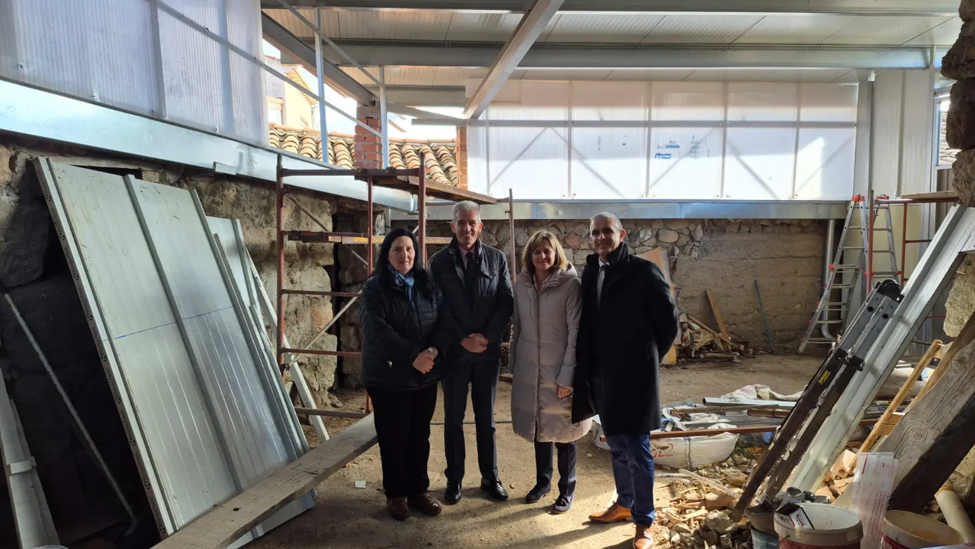 El director general de Trabajo y Prevención de Riesgos Laborales, José Manuel Barrios, visita realizada a una explotación agrícola de La Serrada, Ávila,