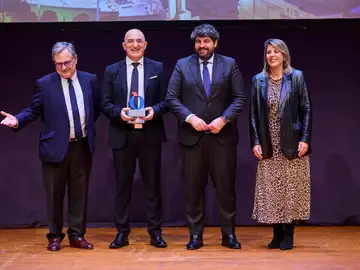 El director general de Patatas Rubio, Rodrigo Fernández Ortega, recogió el Premio concedido por LA RAZÓN El director general de Patatas Rubio, Rodrigo Fernández Ortega, recogió el Premio concedido por LA RAZÓN