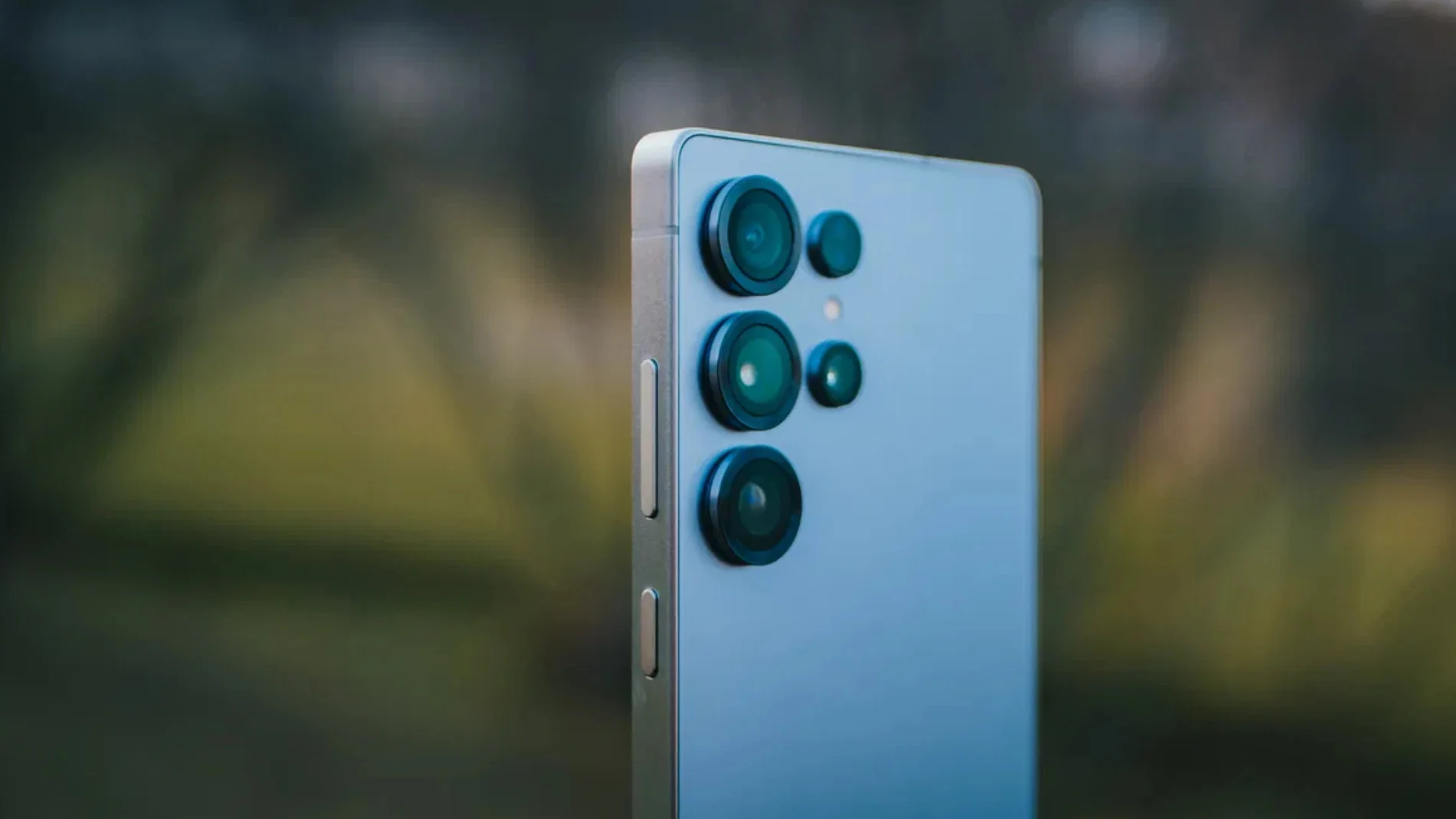 El módulo trasero de cámaras del Samsung Galaxy S25 Ultra