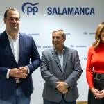 El consejero de Movilidad y Transformación Digital de la Junta de Castilla y León, José Luis Sanz, y el secretario general del Partido Popular de Salamanca, David Mingo, atienden mañana a los medios de comunicación antes de la celebración de un acto en materia de movilidad y transporte.