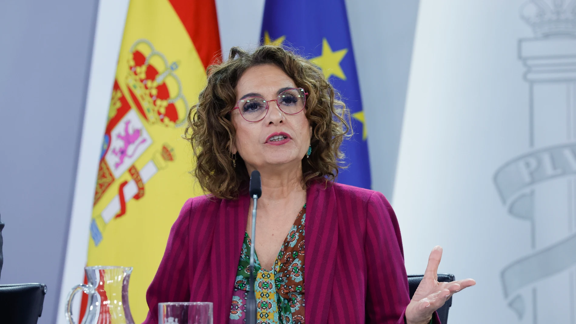MADRID, 18/11/2025.- La vicepresidenta primera y ministra de Hacienda, María Jesús Montero durante la rueda de prensa ofrecida tras la reunión del Consejo de Ministros, este martes en Madrid. EFE/ Zipi