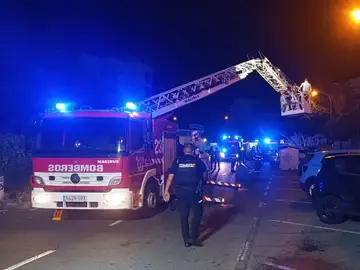 Una treintena de afectados por el incendio de un edificio de viviendas en Tenerife durante la madrugada Incendio en un edificio de viviendas en Tenerife