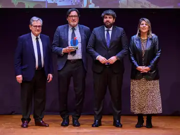 Ricardo Robles, con el premio, durante la gala de entrega Ricardo Robles, con el premio, durante la gala de entrega