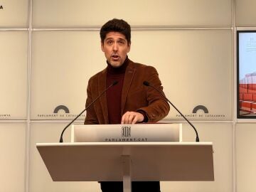 El portavoz de los Comuns en el Parlament, David Cid, en rueda de prensa.