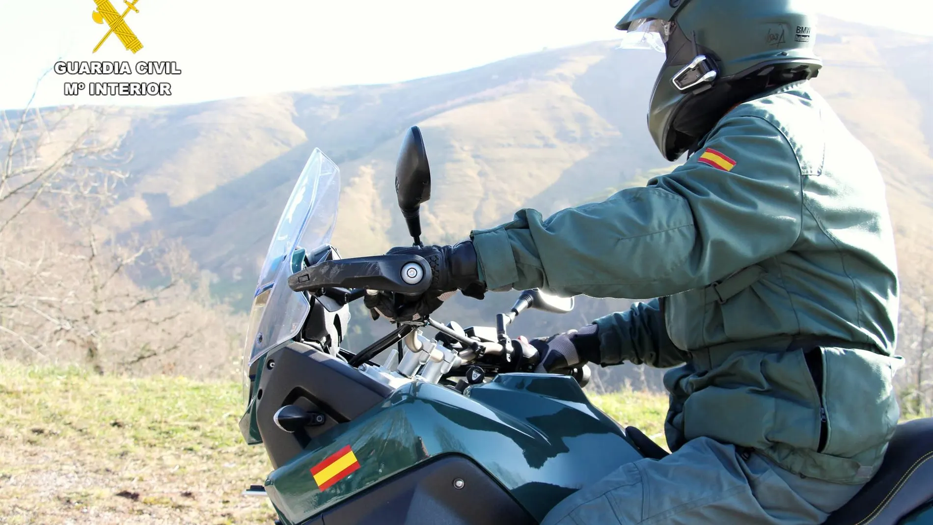 Sucesos.- La Guardia Civil localiza a un furtivo en un coto de caza de Valdeolea (Cantabria) con dos rifles y de noche