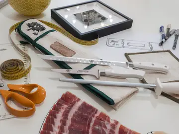 Señorío de Montanera y Nicolás Montenegro unen artesanía y diseño en un pack especial Señorío de Montanera y Nicolás Montenegro unen artesanía y diseño en un pack especial