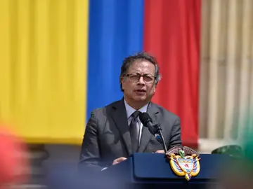 Colombia Honors Soldiers and Indigenous People Who Helped Rescue Missing Children (Foto de ARCHIVO) June 26, 2023, Bogota, Cundinamarca, Colombia: Colombian president Gustavo Petro gives a speech during the honors ceremony to soldiers and indigenous who helped the rescue of the children missing during the 'Operacion Esperanza', in Bogota, Colombia, June 26, 2023. Europa Press/Contacto/Cristian Bayona 26/06/2023 ONLY FOR USE IN SPAIN