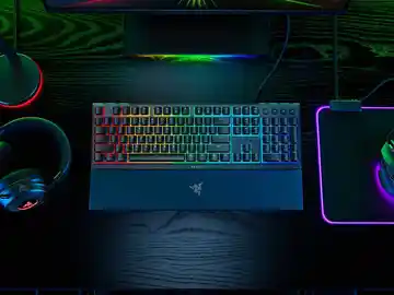 El teclado Razer Ornata V3 es muy fino y las teclas tienen sonido de clic El teclado Razer Ornata V3 es muy fino y las teclas tienen sonido de clic