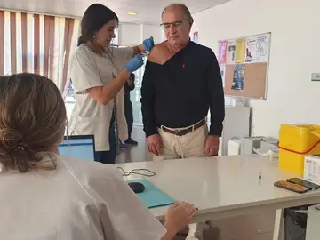 Granada.- Cerca de 157.000 granadinos se han vacunado de la gripe tras la primera jornada sin cita Imagen de la iniciativa 'Miércoles, vacunación sin cita' en la provincia de Granada REMITIDA / HANDOUT por Junta de Andalucía Fotografía remitida a medios de comunicación exclusivamente para ilustrar la noticia a la que hace referencia la imagen, y citando la procedencia de la imagen en la firma 18/11/2025