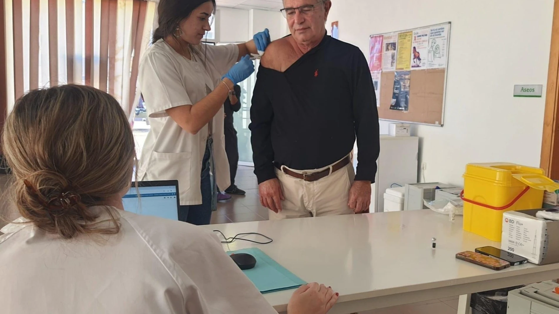 Imagen de la iniciativa 'Miércoles, vacunación sin cita' en la provincia de Granada REMITIDA / HANDOUT por Junta de Andalucía Fotografía remitida a medios de comunicación exclusivamente para ilustrar la noticia a la que hace referencia la imagen, y citando la procedencia de la imagen en la firma 18/11/2025