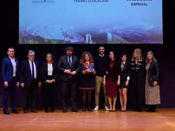María Lucía Díaz Carcelén recogió el galardón otorgado a la Red de Centros de Educación Especial de la Región de Murcia María Lucía Díaz Carcelén recogió el galardón otorgado a la Red de Centros de Educación Especial de la Región de Murcia