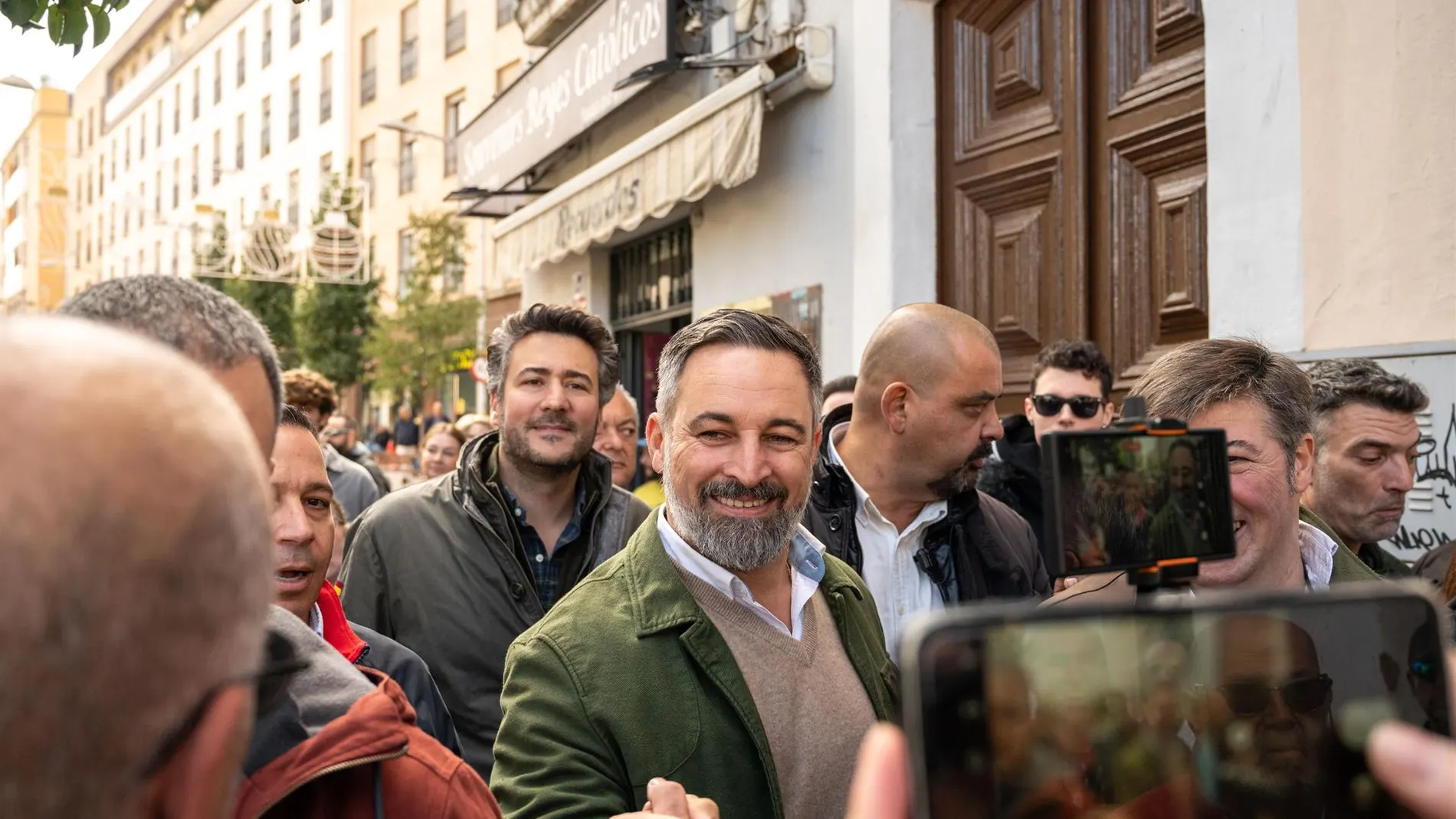 Abascal enmarca en la "estrategia del ventilador" que Leire Díez dijera que se reunió con Vox y se declara "tranquilo"
