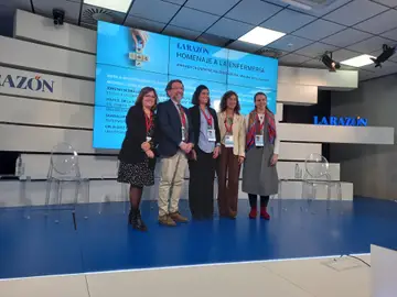 De izquierda a derecha, Jorgina Serra, Julio C. De la Torre, Laura Bascuñana, Guadalupe Fontán y Celia Díez de los Ríos De izquierda a derecha, Jorgina Serra, Julio C. De la Torre, Laura Bascuñana, Guadalupe Fontán y Celia Díez de los Ríos