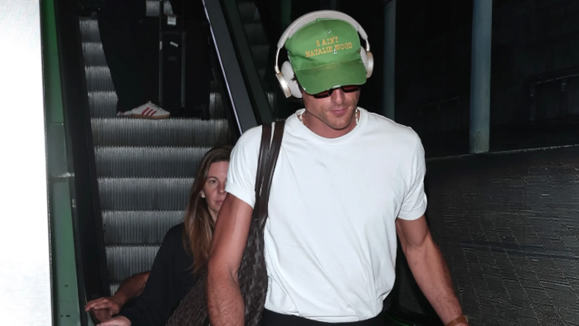 Sabes que alguien es un viajero frecuente si muestra estos comportamientos en el aeropuerto