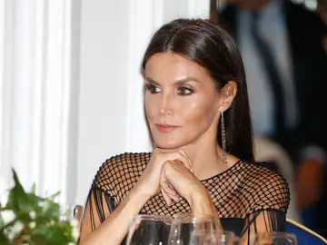 La Reina Letizia y su revolución silenciosa en el Premio Francisco Cerecedo. La Reina Letizia y su revolución silenciosa en el Premio Francisco Cerecedo.