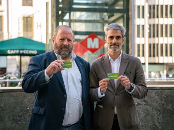 Concejales de Vox en Barcelona con la T-Deportación