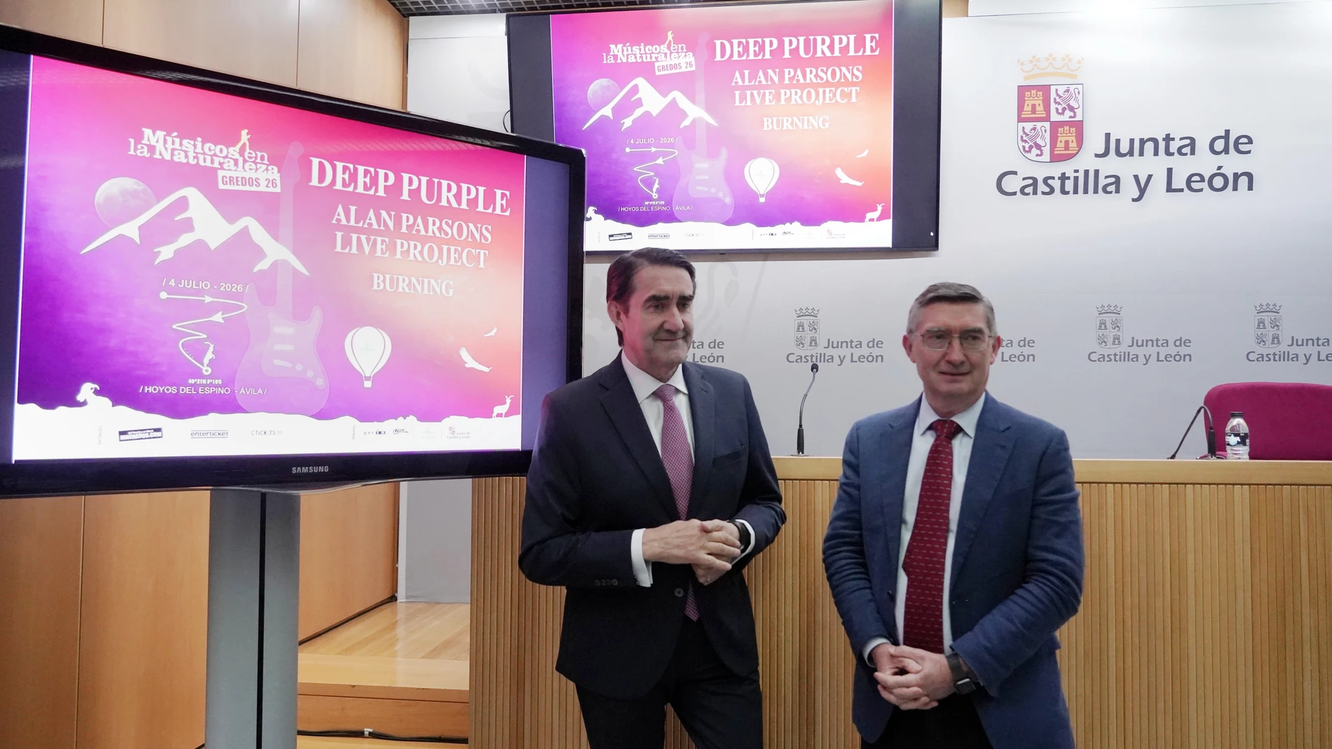 El consejero de Medio Ambiente, Vivienda y Ordenación del Territorio, Juan Carlos Suárez-Quiñones y José Ángel Arranz, presentan el cartel completo de Músicos en la Naturaleza