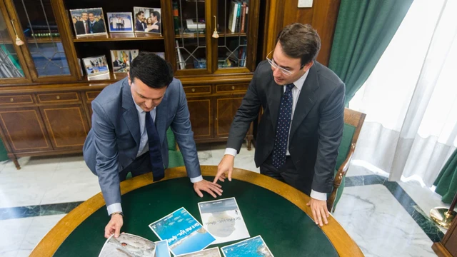 El presidente de la Diputación Provincial de Almería, Javier Aureliano García, junto al vicepresidente segundo de la institución, Fernando Giménez