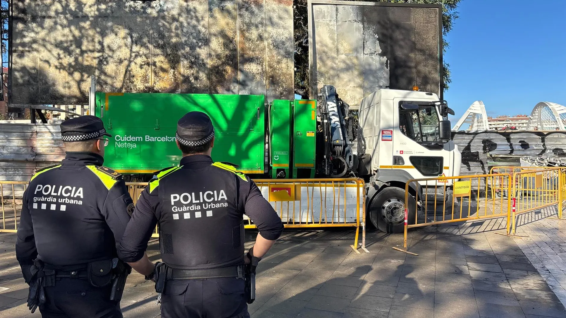 Dos heridos y seis barracas quemadas en el incendio de un asentamiento en Barcelona