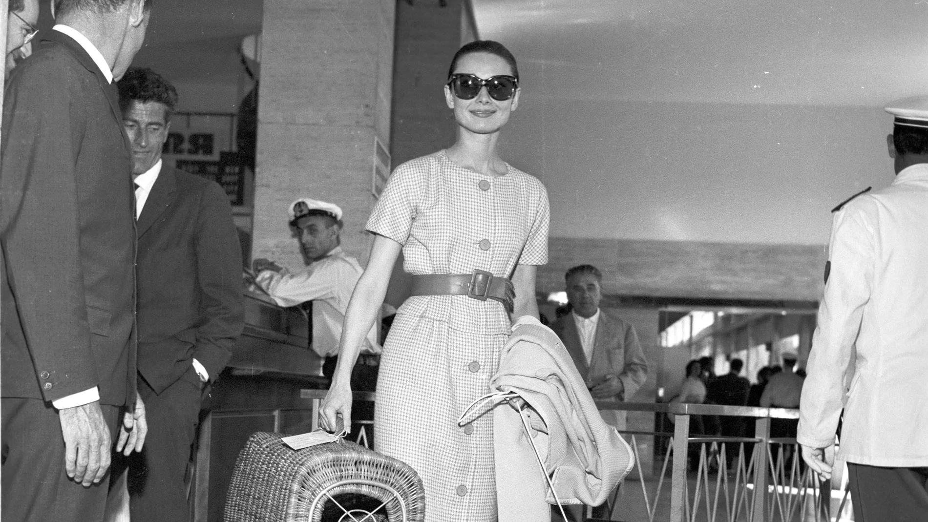 Audrey Hepburn en la escena de una película.