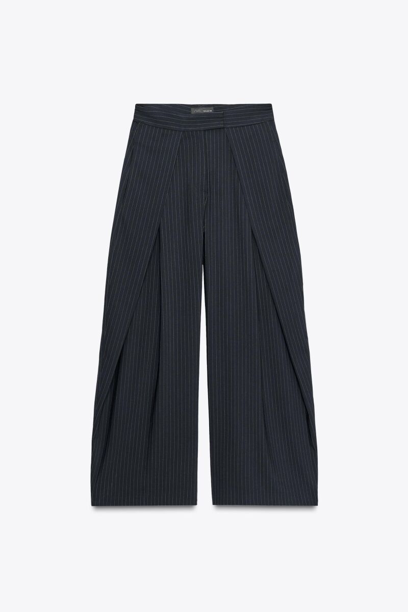 Pantalones de raya diplomatica.