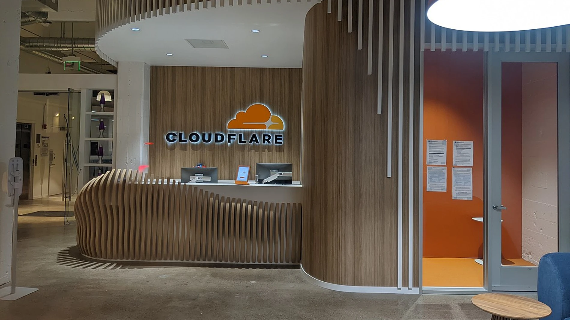 Cloudfare ha experimentado una caída de sus servicios que ha afectado a compañías como 'X', OpenAI o Paypal