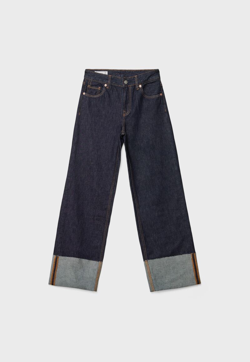 Vaqueros con dobladillo.