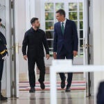 El presidente del Gobierno, Pedro Sánchez, recibe al presidente ucraniano, Volodímir Zelenski.