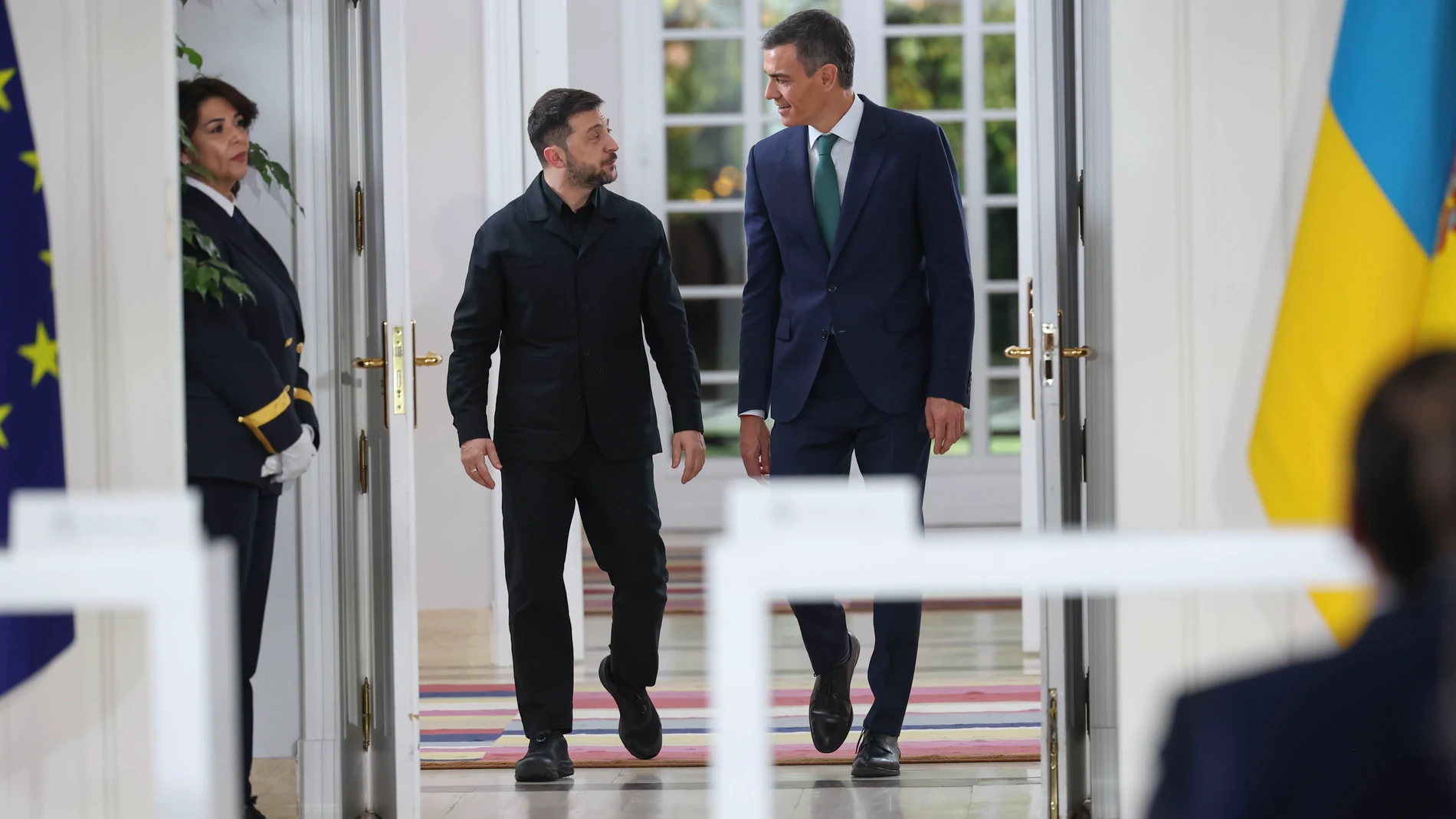 MADRID, 18/11/2025.-El presidente del Gobierno, Pedro Sánchez, y el presidente ucraniano, Volodímir Zelenski, durante su encuentro este martes en el Palacio de la Moncloa en Madrid.- EFE/ Kiko Huesca