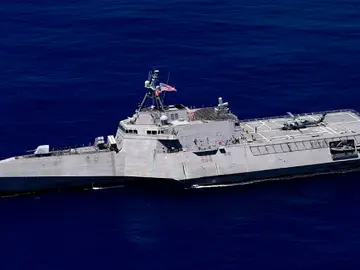 El nuevo buque de guerra de EE.UU. con triple casco que puede cazar submarinos a 8.000 km de su base. El nuevo buque de guerra de EE.UU. con triple casco que puede cazar submarinos a 8.000 km de su base.