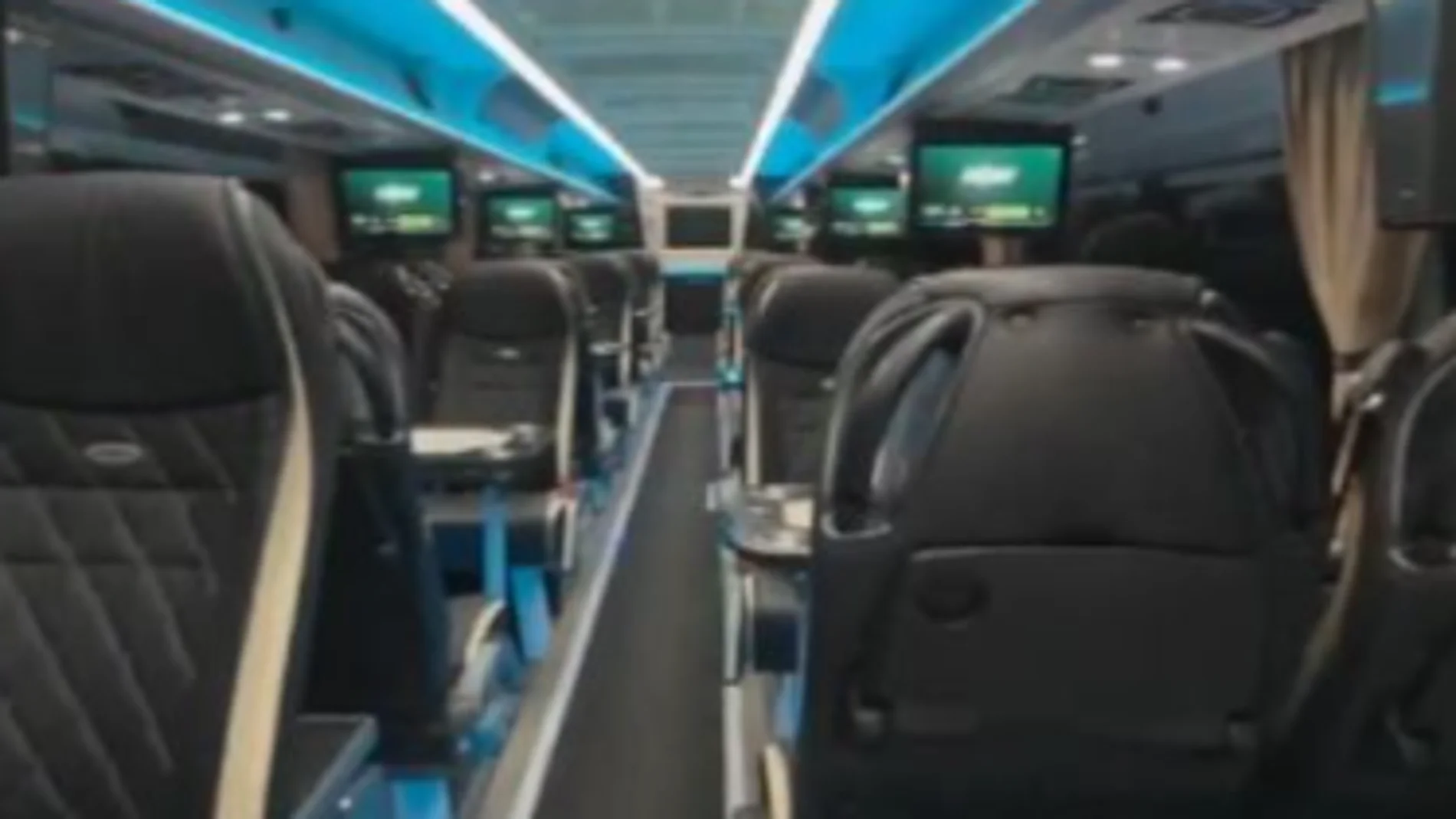 El día que un conocido futbolista puso un video sexual de su novia en el autobús del equipo