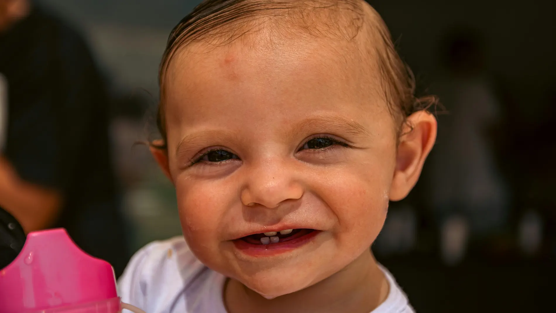 Bebé con sus primeros dientes