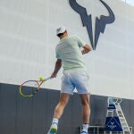 Rafa Nadal vuelve a entrenarse un año después de su retirada