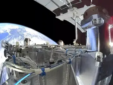 Imagen de un satélite Starshield. Imagen de un satélite Starshield.