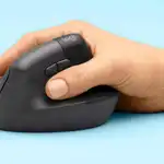 El ratón Logitech Lift funciona con una pila AA