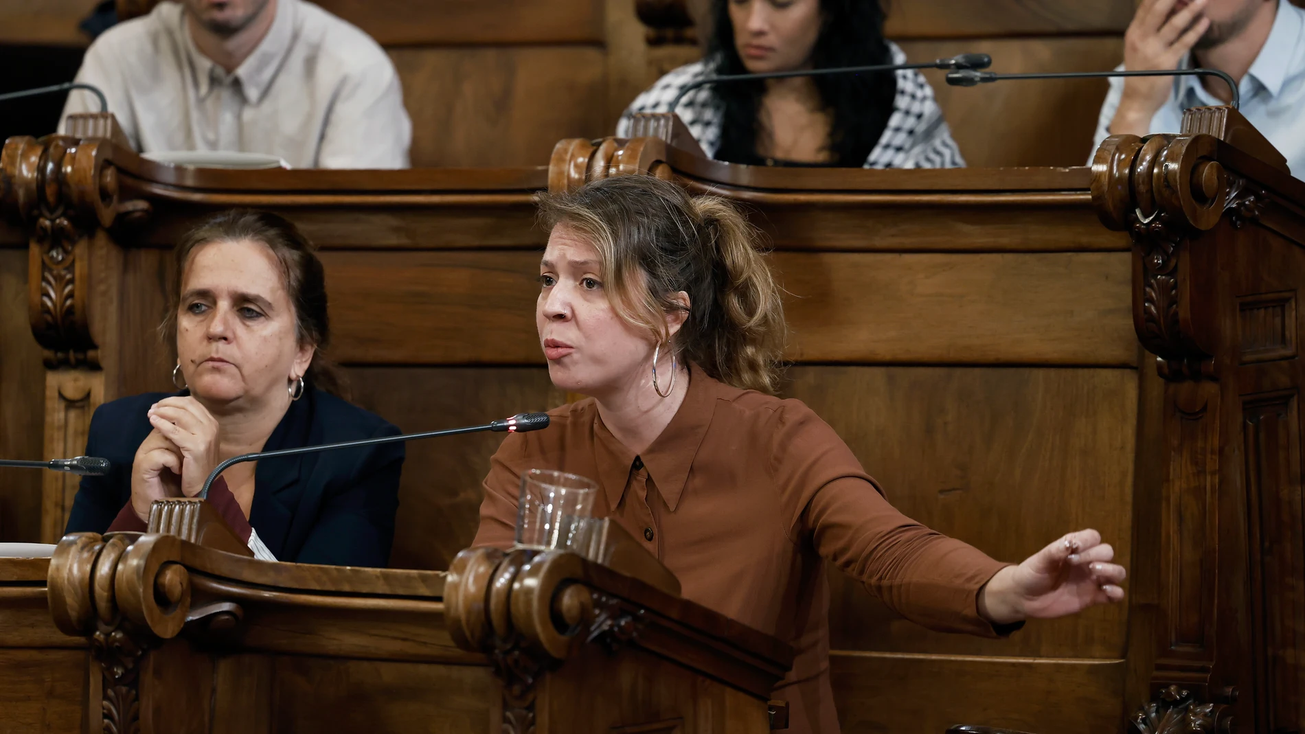 La portavoz del grupo municipal de BComú, Janet Sanz, durante una intervención en el pleno del Ayuntamiento de Barcelona