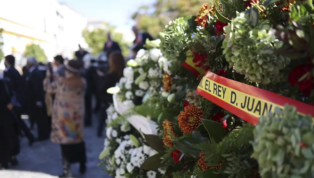 El Rey Juan Carlos envía una corona de flores a la familia de Álvaro Domecq tras su fallecimiento