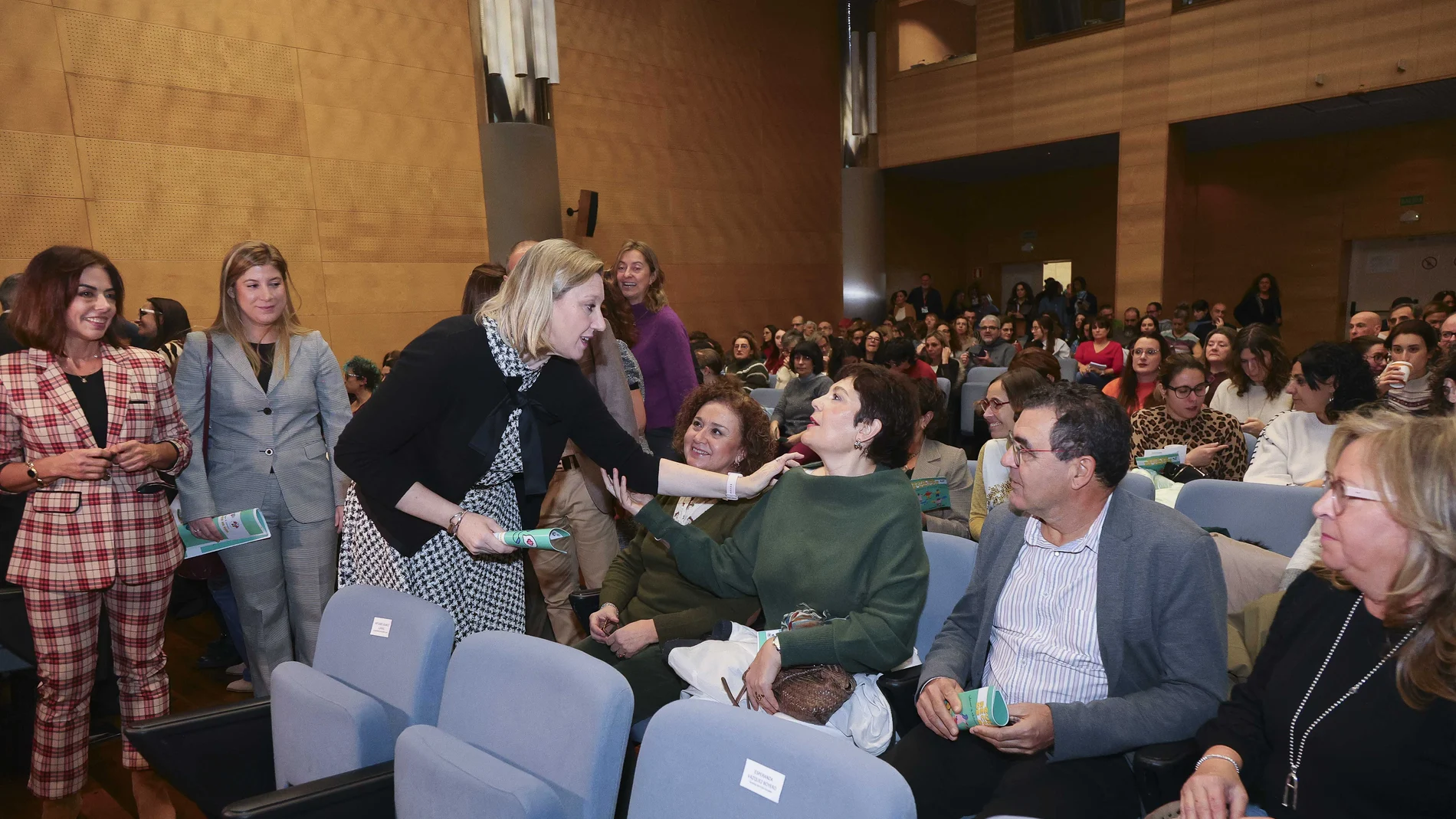 La vicepresidenta y consejera de Familia e Igualdad de Oportunidades, Isabel Blanco, abre la jornada sobre salud mental del Foro de Participación de la Infancia y la Adolescencia, donde se ha presentado una guía realizada por los menores con todos los recursos de apoyo