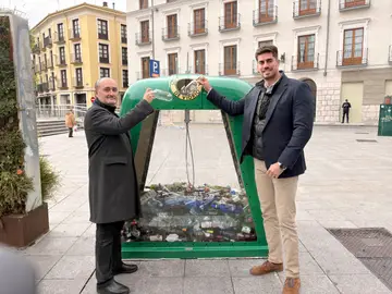 Llega a Valladolid el primer contenedor transparente para derribar mitos sobre el reciclaje de vidrio Llega a Valladolid el primer contenedor transparente para derribar mitos sobre el reciclaje de vidrio