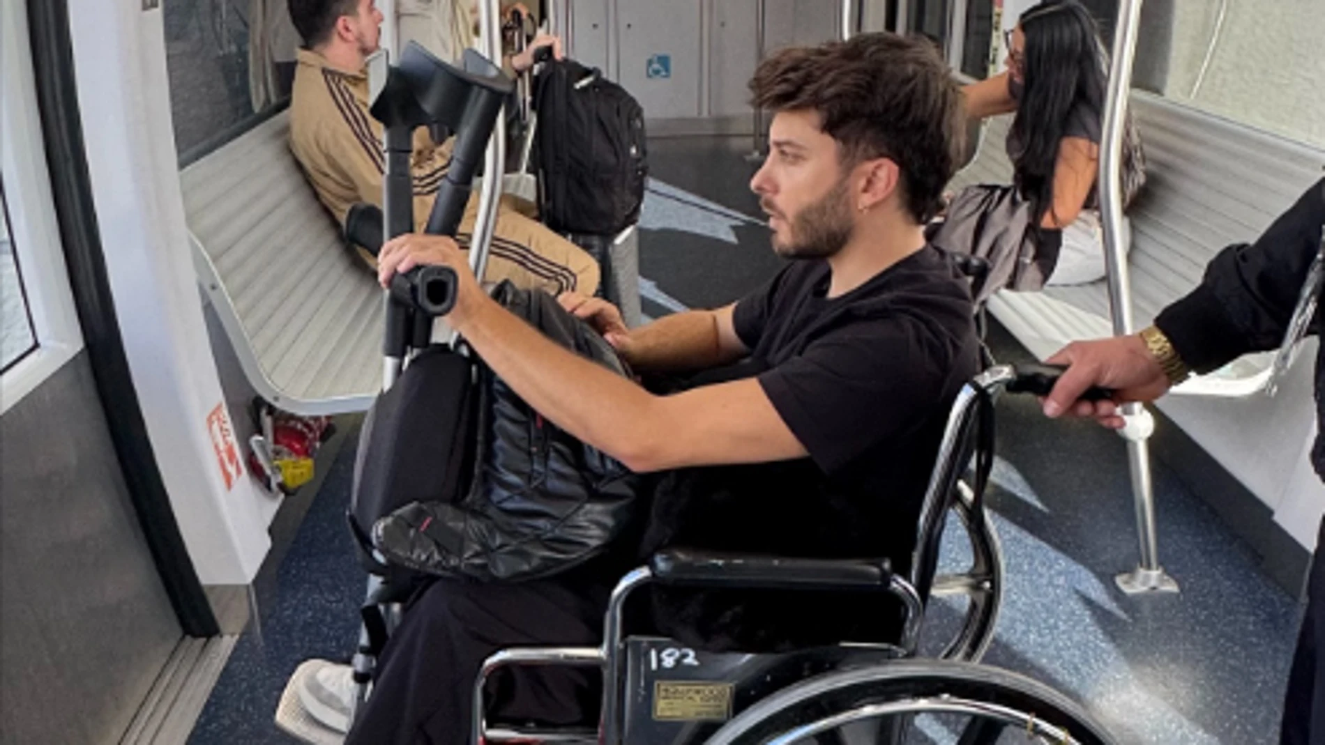 Blas Cantó en silla de ruedas