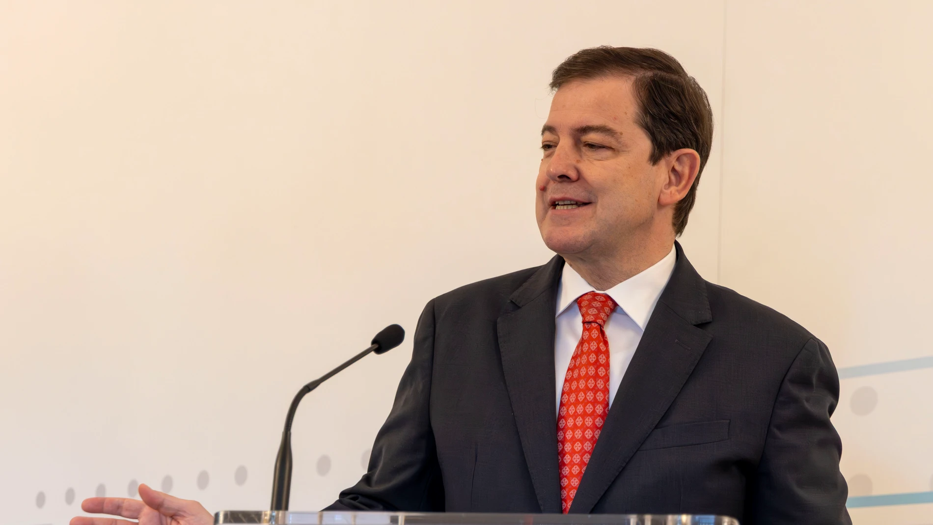 Mañueco no arroja la toalla con los presupuestos y llama a la oposición a seguir negociando