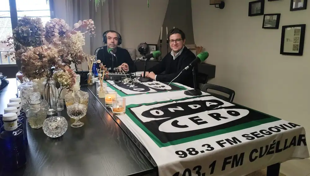 Álvaro Gómez de Onda Cero Segovia celebra el Aniversario en el establecimiento Olphactory