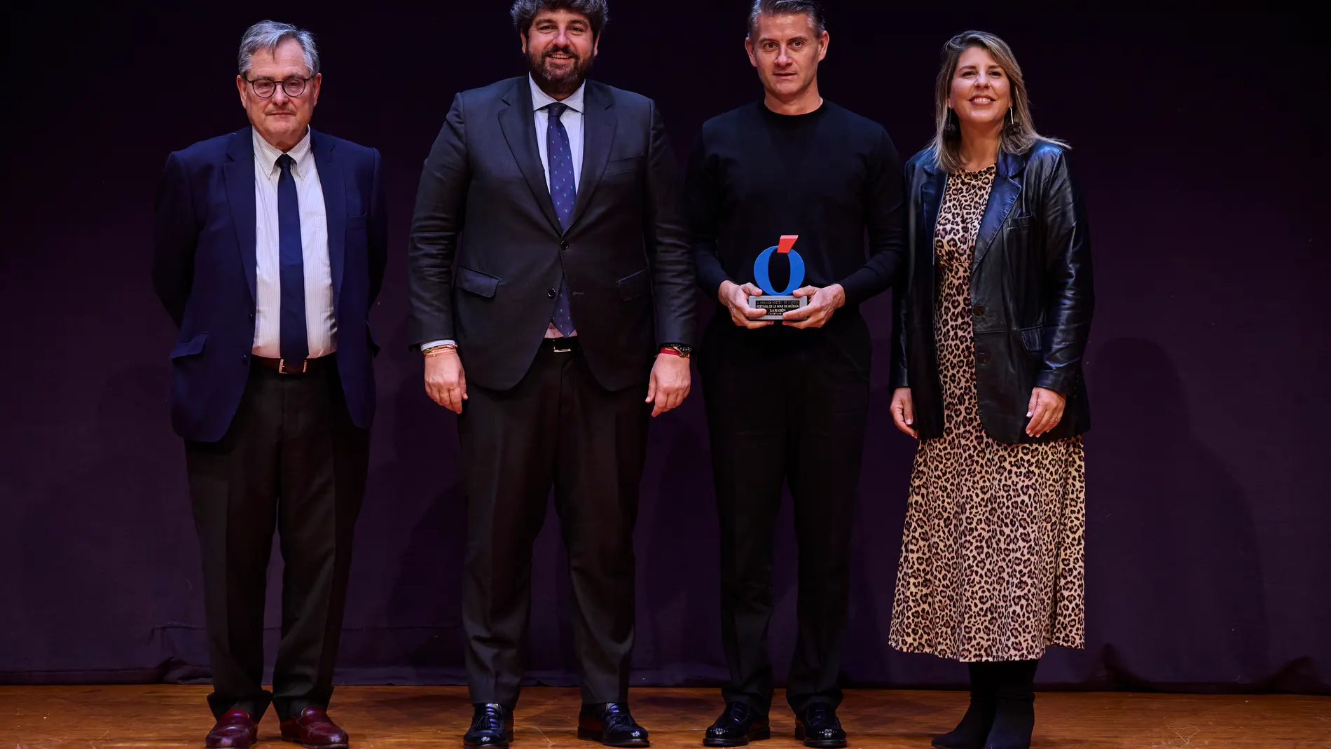 Francisco Marhuenda, López Miras, Eugenio González y Noelia Arroyo, en la entrega del premio