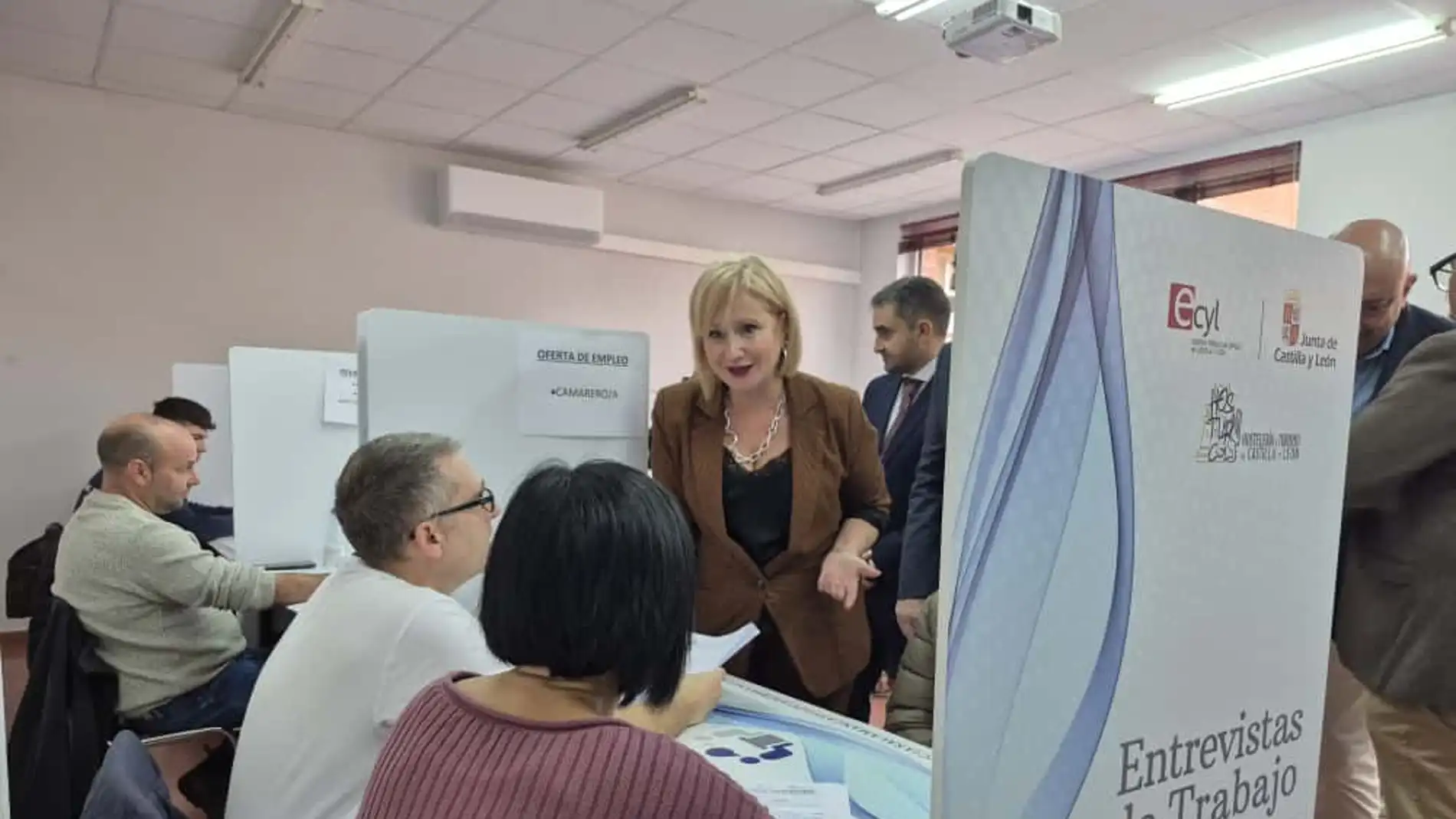 La consejera de Industria, Comercio y Empleo, Leticia García, visita en el Centro de Formación Profesional para el Empleo de Zamora, el evento de intermediación laboral 'Conexión Hostelería: Entrevistas de Trabajo Express'