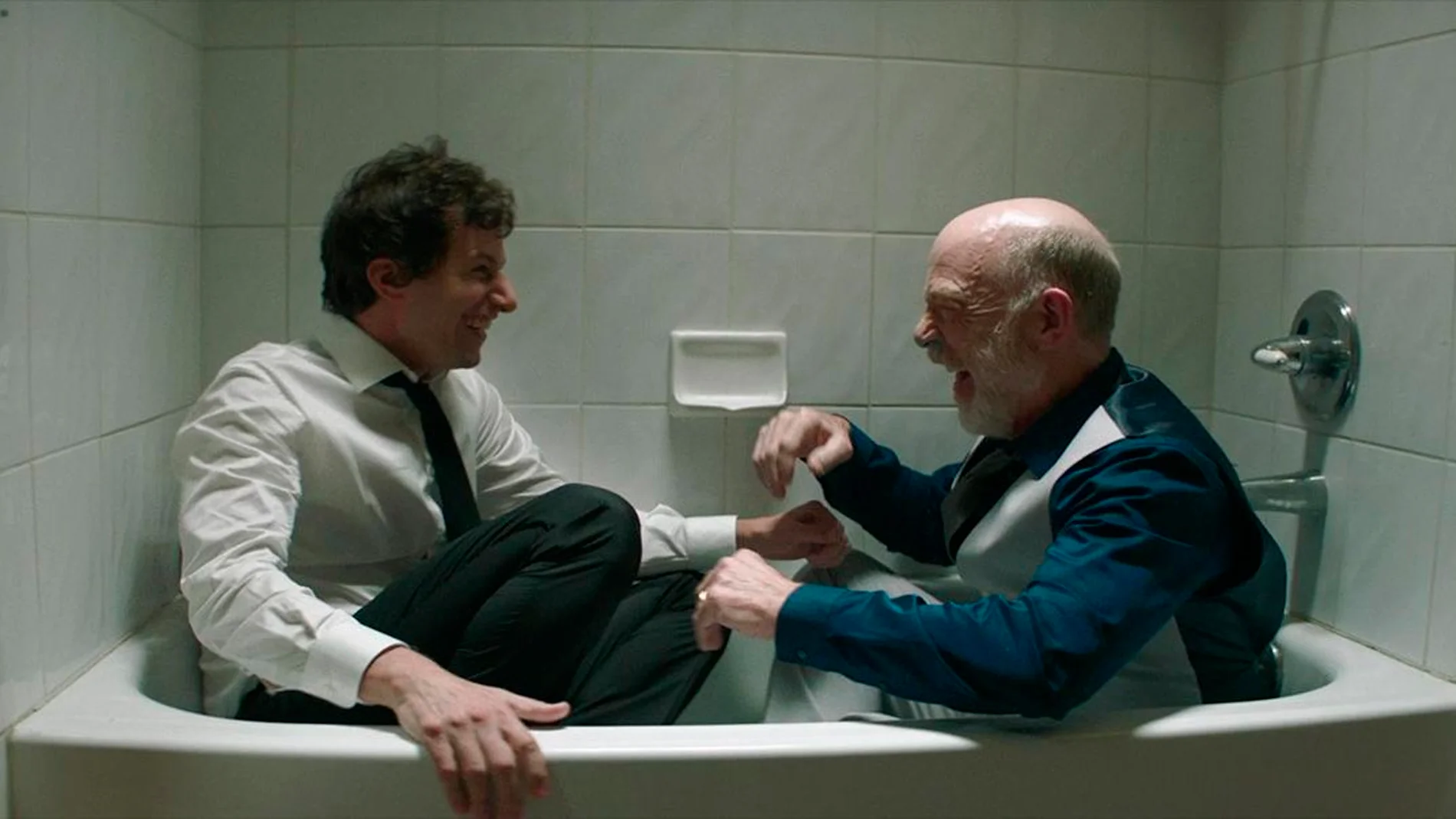 Una joya moderna de los bucles temporales: divertida, inteligente y mucho más profunda de lo que parece (Palm Springs)