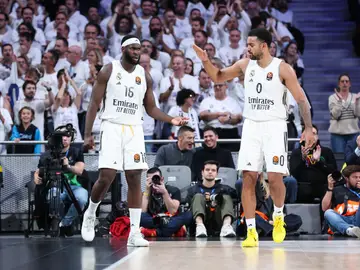 Real Madrid v Zalgiris Kaunas - Turkish Airlines Euroleague 2025/2026 Sediq Garuba and Trey Lyles of Real Madrid gesture during the Turkish Airlines EuroLeague Regular Season Round 12 match between Real Madrid and Zalgiris Kaunas at Movistar Arena on November 20, 2025 in Madrid, Spain. AFP7 20/11/2025 ONLY FOR USE IN SPAIN