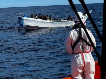 La salvamar Macondo rescata una patera en aguas próximas a Gran Canaria